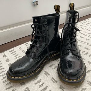 dr. marten’s 1460 women’s patent leather lace up combat boots
